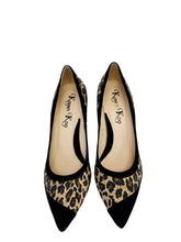 Load image into Gallery viewer, Karen Koo 7993106- Leopard Court Shoe
