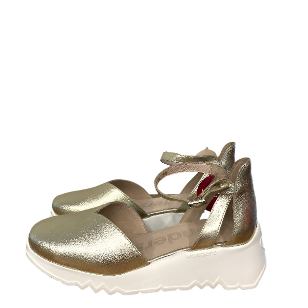 Wonders Gold Wedge Sandal |E6703GLD